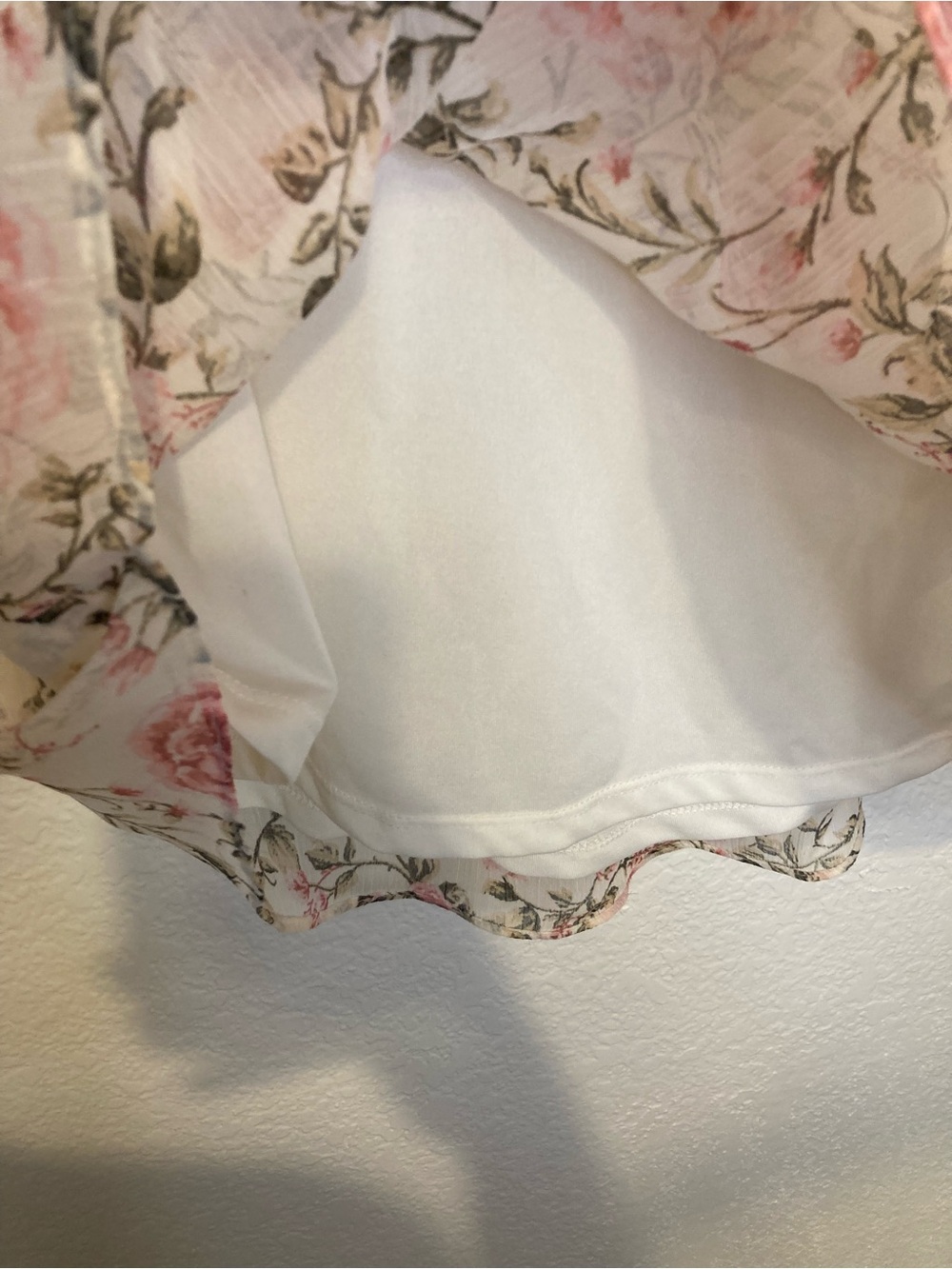 Women's Lauren Conrad Blouse Floral Ruffle Short Sleeve Keyhole Top Roses Size L - Picture 6 of 8